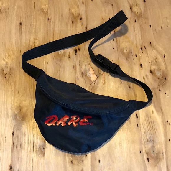 dare fanny pack black